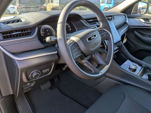 New 2025 Jeep Grand Cherokee L Laredo w/ Luxury Tech Group I RWD image 32