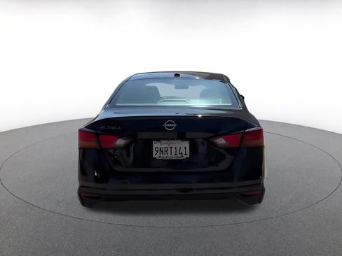 Used 2025 Nissan Altima 2.5 SV FWD image 12