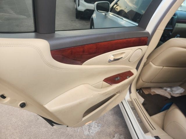 Used 2011 Lexus LS 460 w/ Comfort Pkg RWD image 8