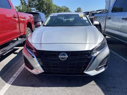 Used 2023 Nissan Altima 2.5 S FWD image 2