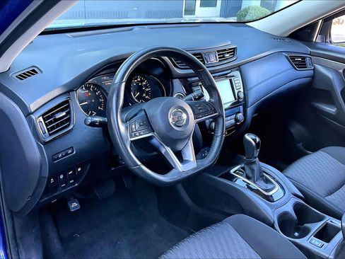 Used 2019 Nissan Rogue SV image 16