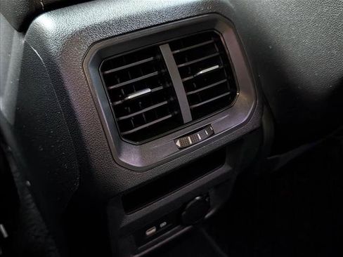 Used 2022 Volkswagen Tiguan SE R-Line FWD image 16