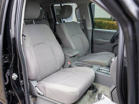 Used 2018 Nissan Frontier SV image 9