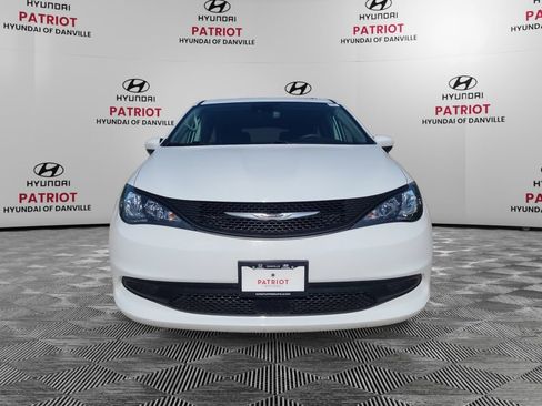 Used 2023 Chrysler Voyager LX FWD image 8