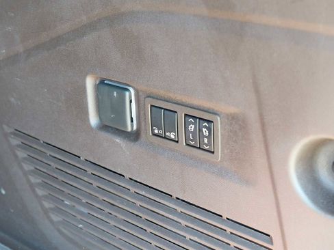 Used 2021 GMC Yukon XL SLT w/ SLT Luxury Plus Package image 30