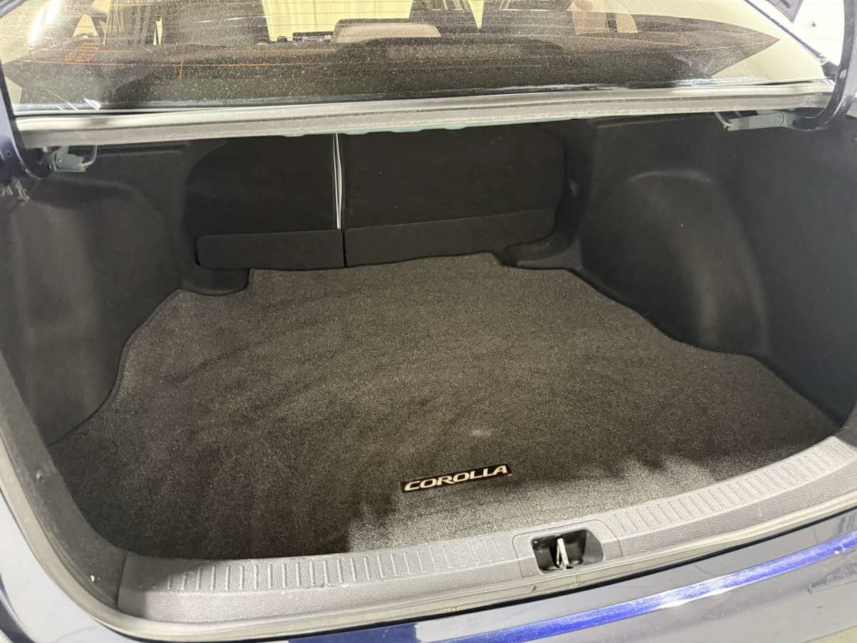 Used 2021 Toyota Corolla LE w/ Carpet Mat Package (TMS) FWD image 20