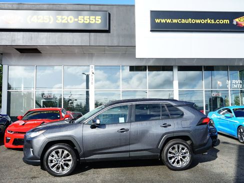 Used 2021 Toyota RAV4 XLE Premium image 2