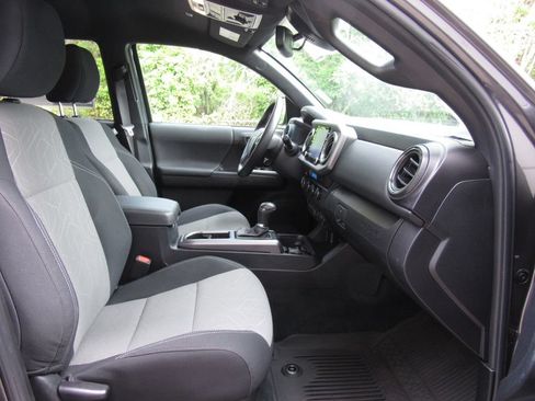 Certified 2023 Toyota Tacoma TRD Off-Road w/ Technology Package AWD/4WD image 22