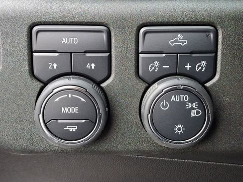 Used 2025 Chevrolet Silverado 1500 LT image 27