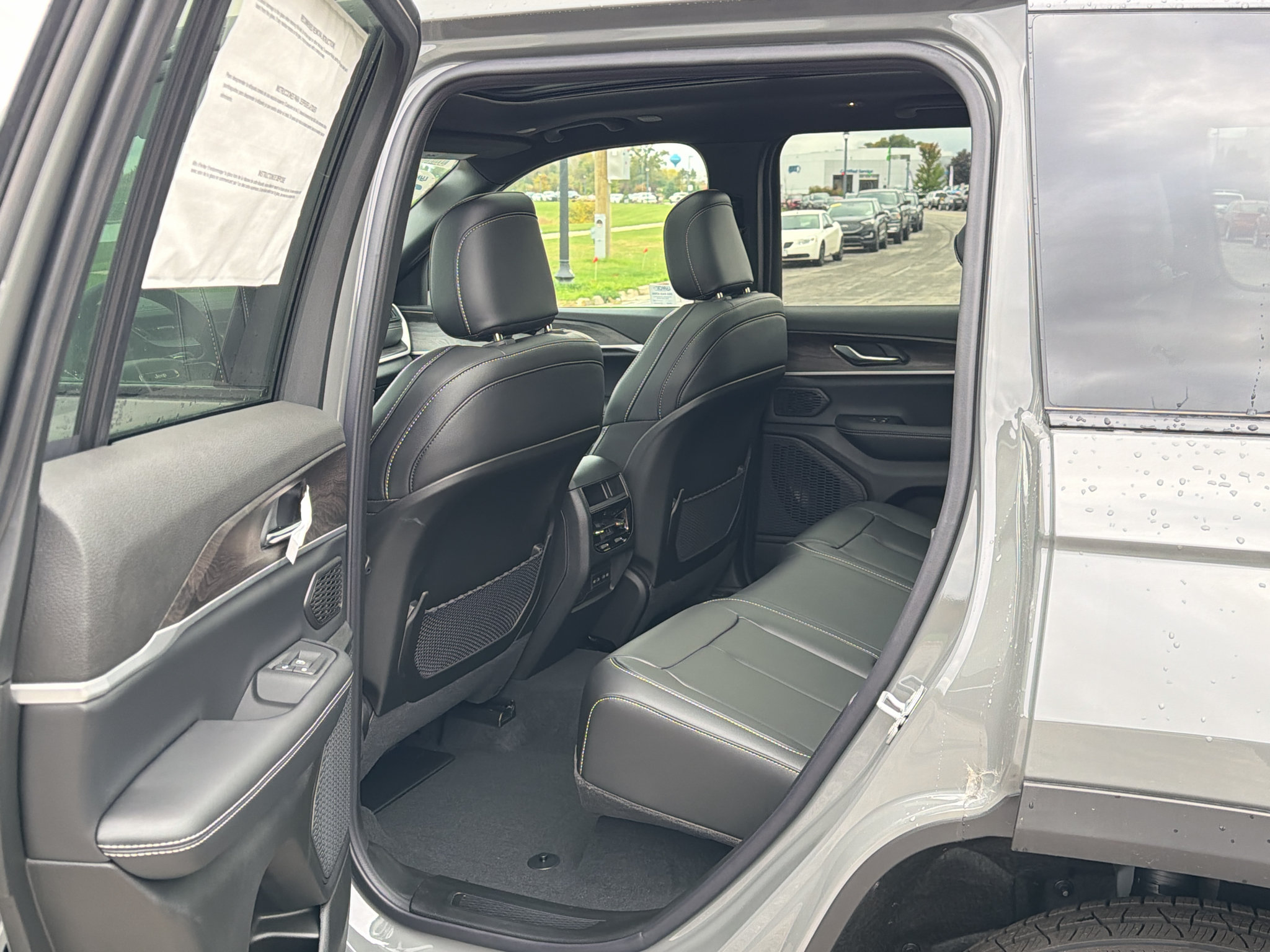 New 2027 Jeep Grand Cherokee Limited w/ Limited Altitude Package AWD/4WD image 35