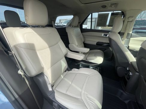 Used 2020 Ford Explorer Platinum w/ Premium Technology Package image 28