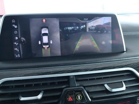 Used 2017 BMW 740i image 26