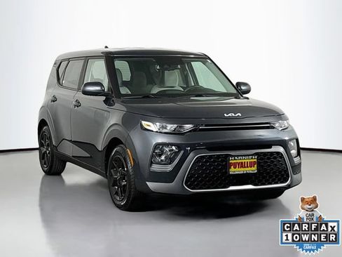 Used 2022 Kia Soul S FWD image 1
