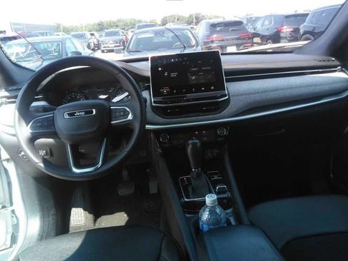 Used 2024 Jeep Compass Latitude AWD/4WD image 6