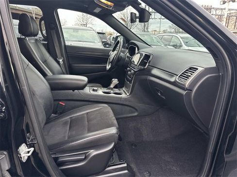 Certified 2022 Jeep Grand Cherokee Laredo X image 9