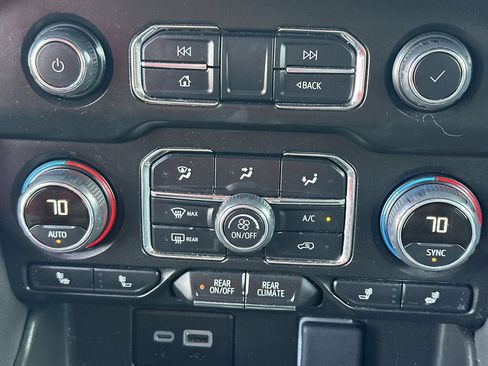 Used 2024 Chevrolet Suburban LT AWD/4WD image 28