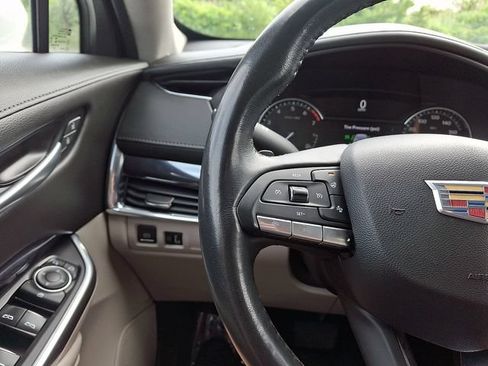 Used 2023 Cadillac XT4 Luxury w/ Cold Weather Package AWD/4WD image 20