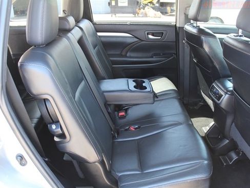 Used 2015 Toyota Highlander XLE AWD/4WD image 40