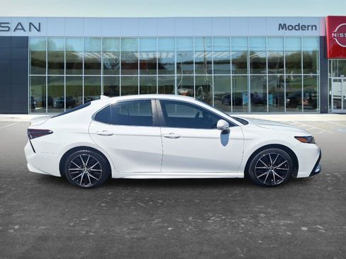 Used 2023 Toyota Camry SE FWD image 4