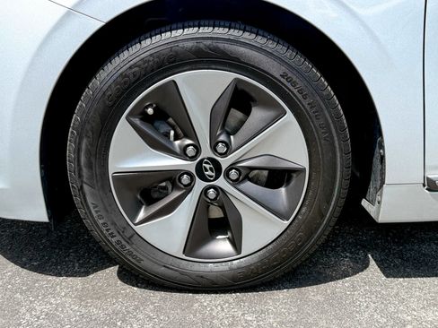 Used 2019 Hyundai Ioniq Limited FWD image 11