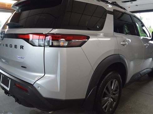 Used 2025 Nissan Pathfinder SV w/ SV Premium Package AWD/4WD image 19