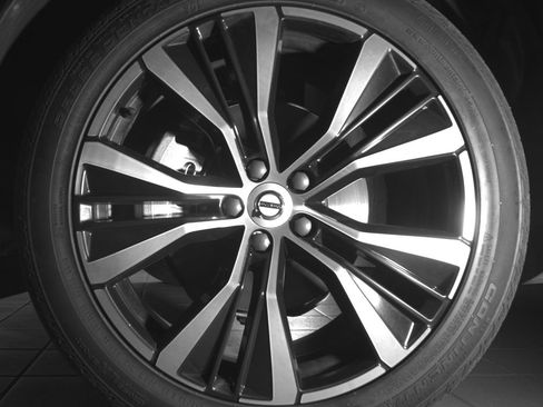 Certified 2024 Volvo XC60 B5 Plus w/ Protection Package Premier AWD/4WD image 21