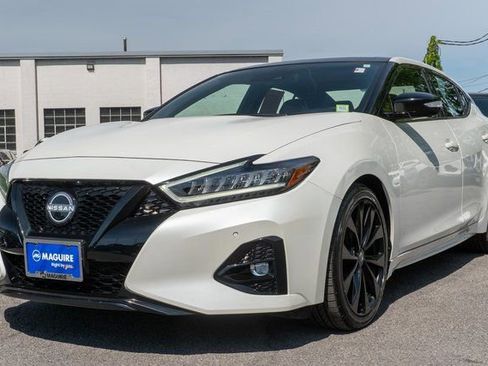 Certified 2023 Nissan Maxima SR w/ Sport Mat Group FWD image 2
