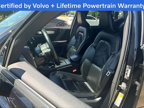 Used 2022 Volvo XC40 T5 Momentum image 31