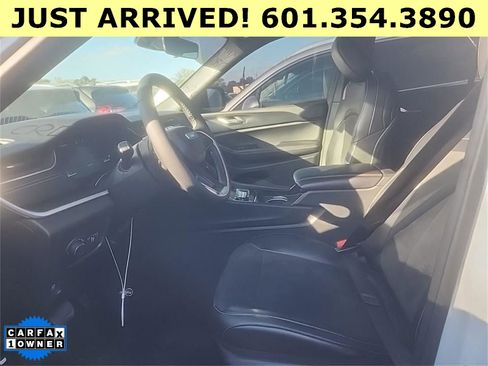 Used 2025 Jeep Grand Cherokee Altitude image 10