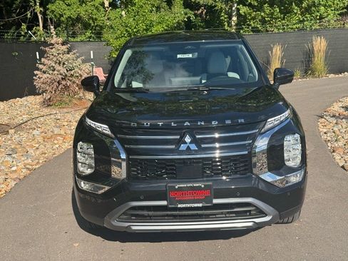 New 2025 Mitsubishi Outlander SE image 8