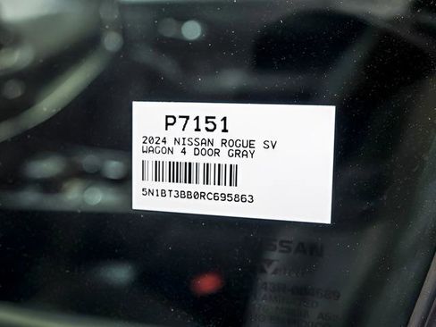 Used 2024 Nissan Rogue SV AWD/4WD image 29