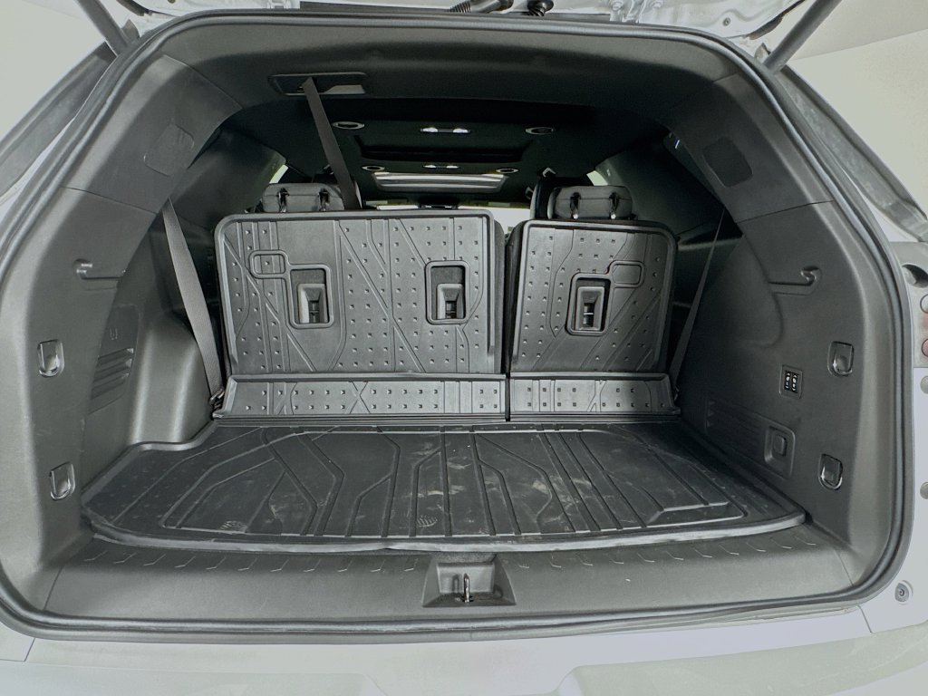 Used 2023 Chevrolet Traverse High Country w/ LPO, Floor Liner Package FWD image 33
