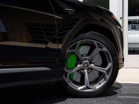 Used 2022 Lamborghini Urus AWD/4WD image 15