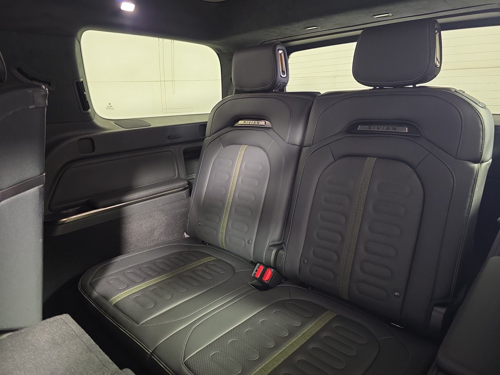 Used 2025 Rivian R1S Adventure Dual AWD/4WD image 22