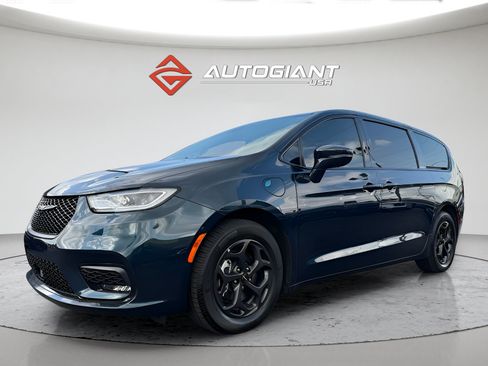 Used 2022 Chrysler Pacifica Touring-L w/ S Appearance Package FWD image 14