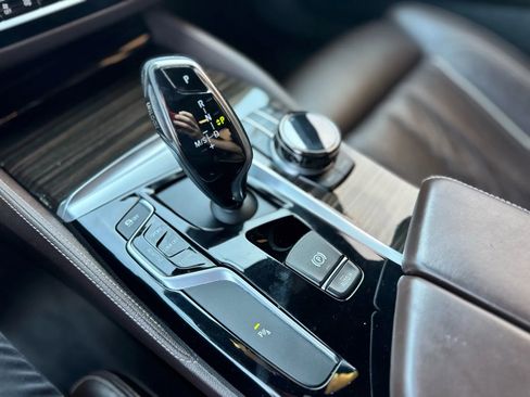 Used 2018 BMW M550i xDrive image 27