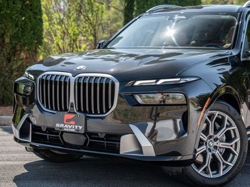 Used 2023 BMW X7 xDrive40i w/ Parking Assistance Package image 2