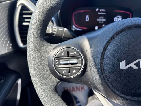 Used 2025 Kia Soul LX w/ LX Technology Package FWD image 21