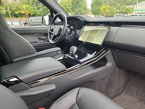 Used 2025 Land Rover Range Rover Sport SE AWD/4WD image 20