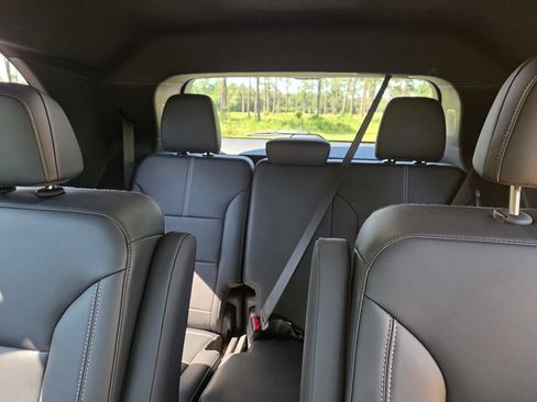 Used 2026 GMC Acadia Elevation w/ Elevation Premium Package FWD image 19
