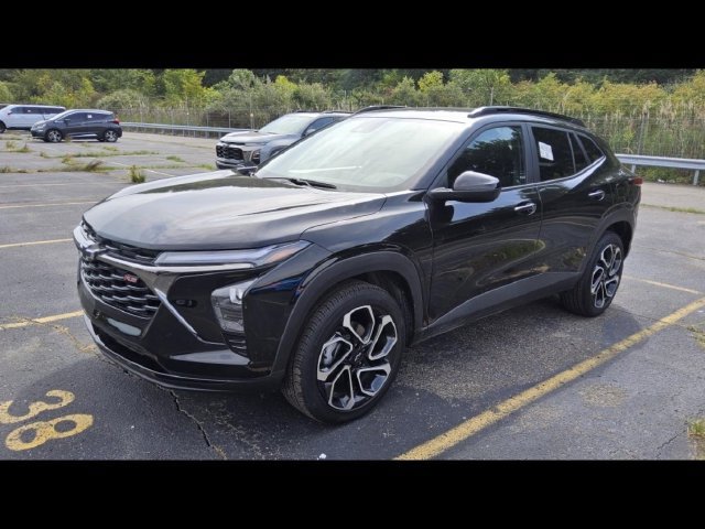 Used 2026 Chevrolet Trax RS FWD image 4