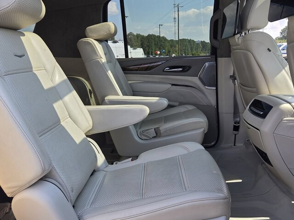 Used 2022 Cadillac Escalade ESV Sport Platinum RWD image 16