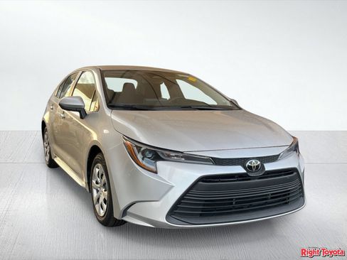 Certified 2025 Toyota Corolla LE FWD image 5