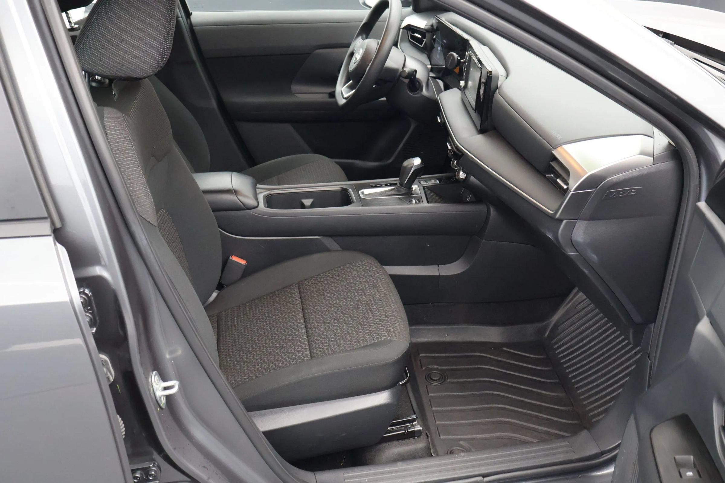 Used 2025 Nissan Kicks S AWD/4WD image 14