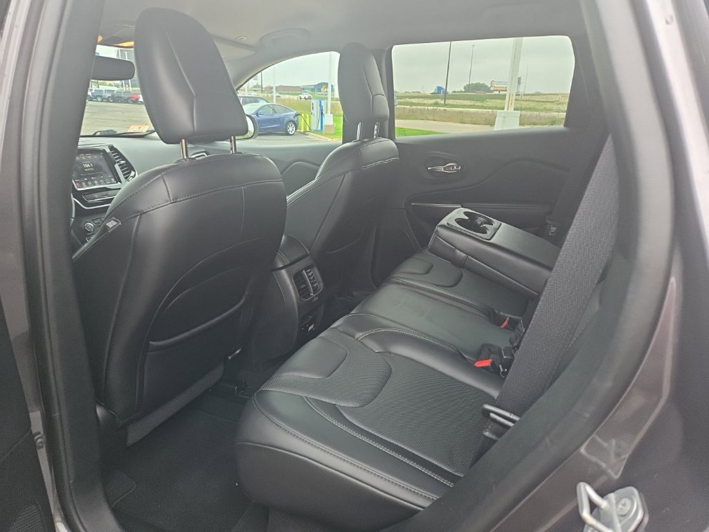 Used 2019 Jeep Cherokee Limited AWD/4WD image 12