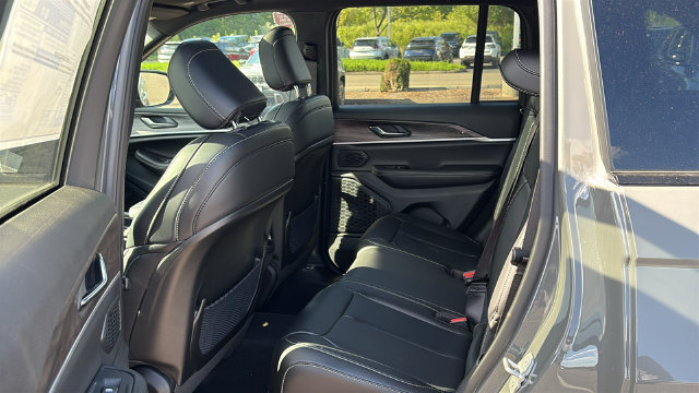 New 2027 Jeep Grand Cherokee Limited AWD/4WD image 23