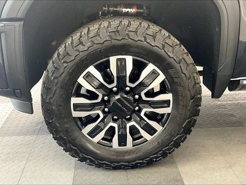 Used 2024 GMC Sierra 2500 Denali Ultimate AWD/4WD image 8