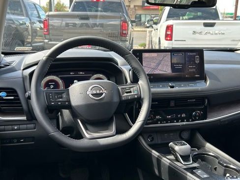 Used 2025 Nissan Rogue Platinum AWD/4WD image 18