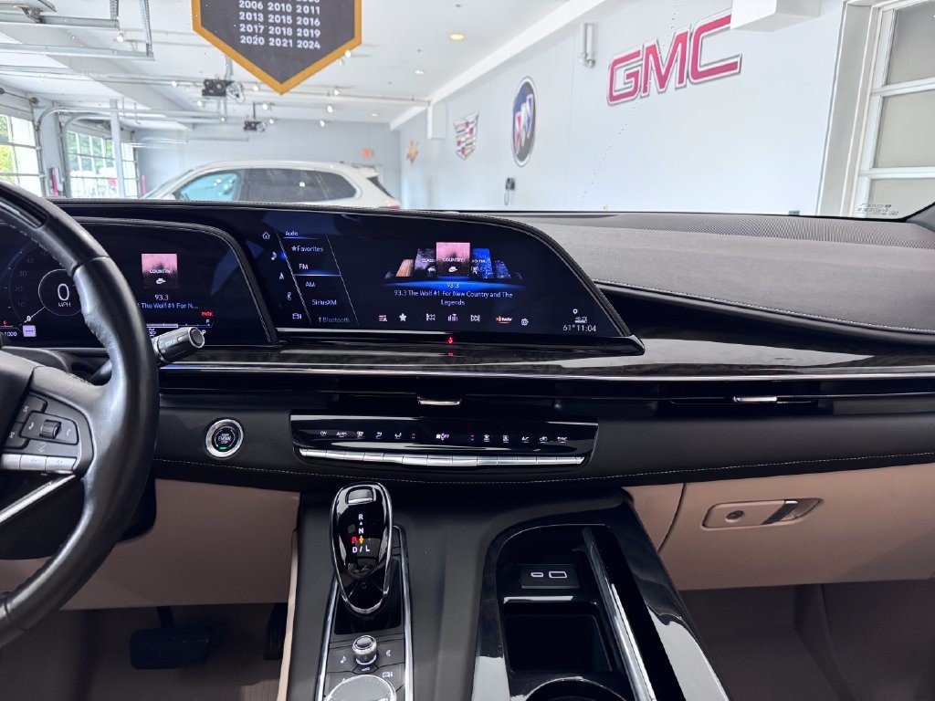 Certified 2024 Cadillac Escalade ESV Premium Luxury w/ Performance Package AWD/4WD image 23
