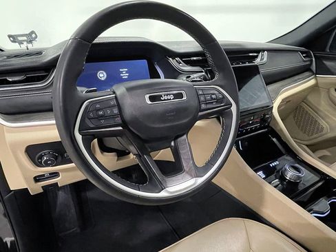 Used 2023 Jeep Grand Cherokee Limited image 21